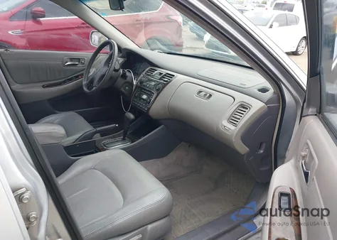 2001 Honda Accord 3.0 Ex z USA, uszkodzony, nr VIN 1HGCG16521A009040